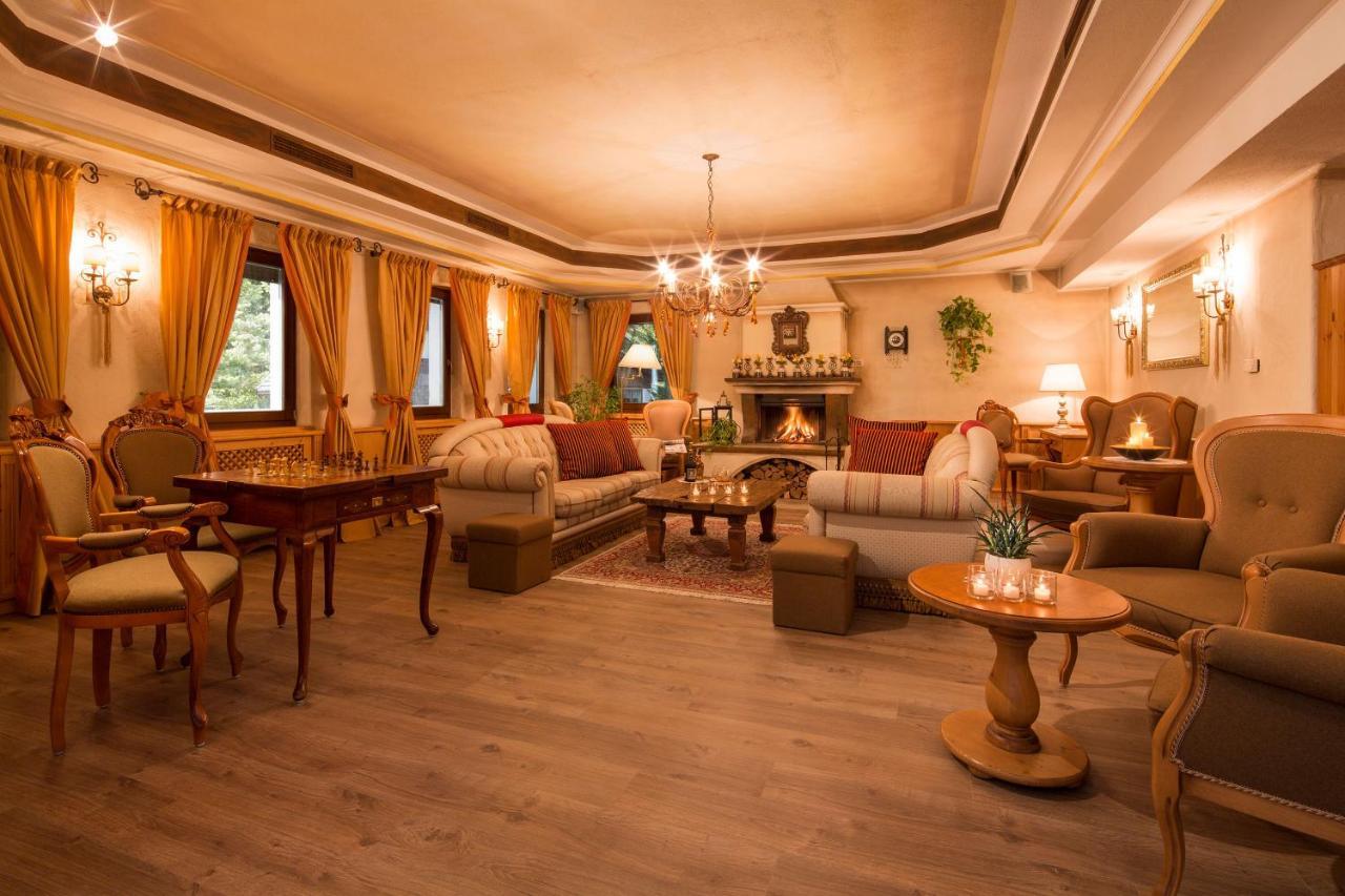 Hotel Table Corvara In Badia Exterior photo
